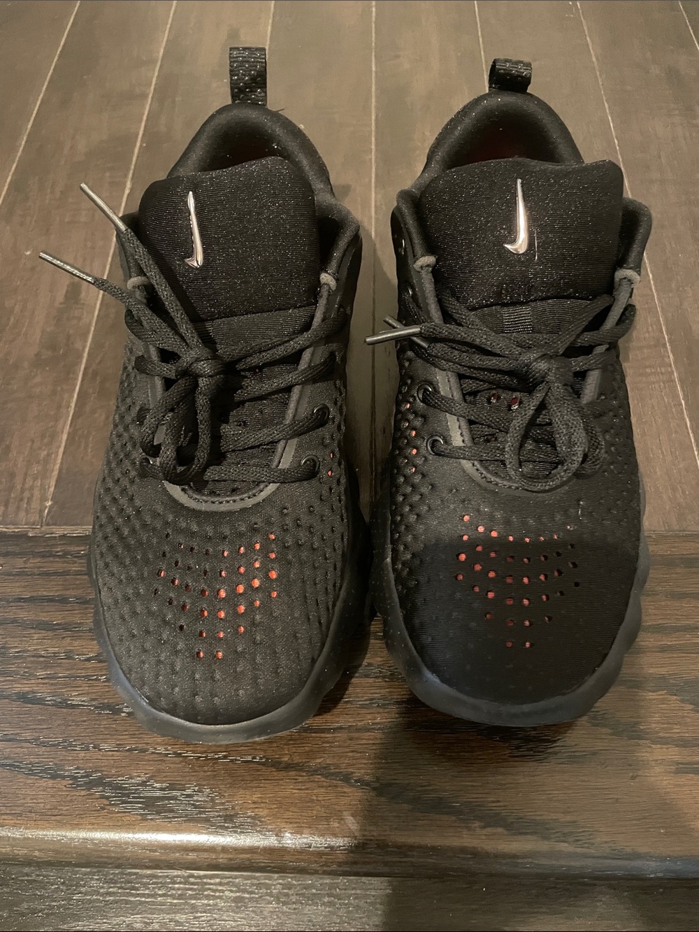 Nike Mind 002 Black & Crimson- Women’s Size 9/Men Size 7